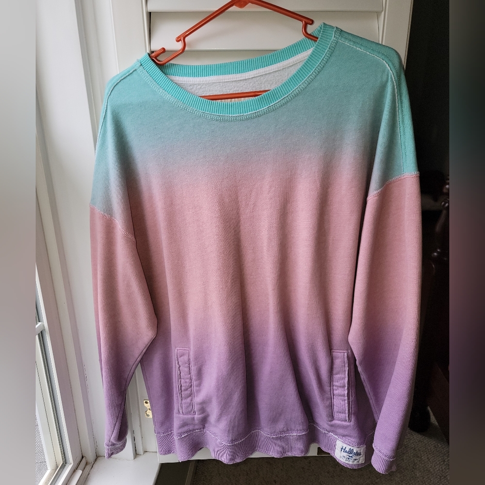 Oversized ombre pastel pink, aqua, and purple sweater with pockets!! Size M